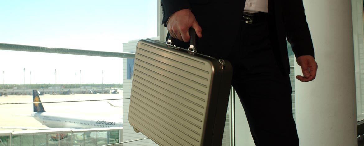 SecuTrans Sicherheitskurier als Dokumentenkurier im Dokumententransport